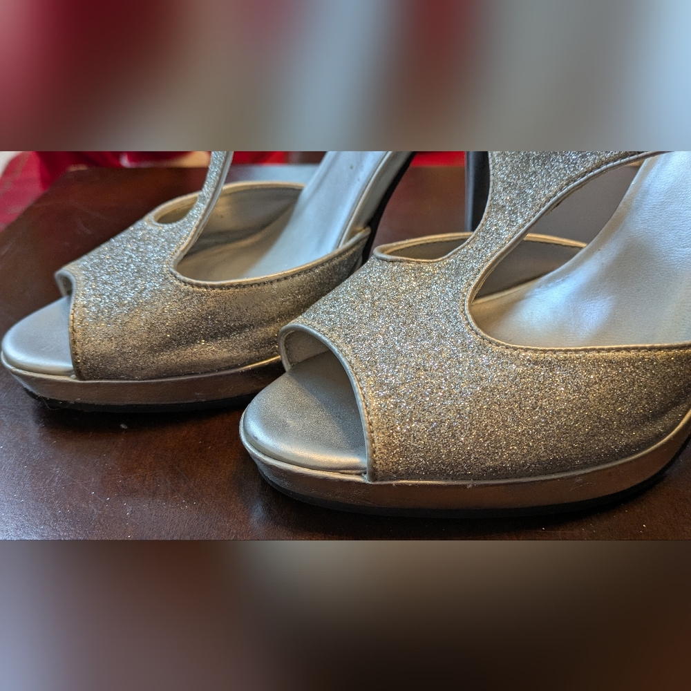 FIONI Night Silver Glitter 4 1/2" Heels. **Size 8. - Picture 6 of 16